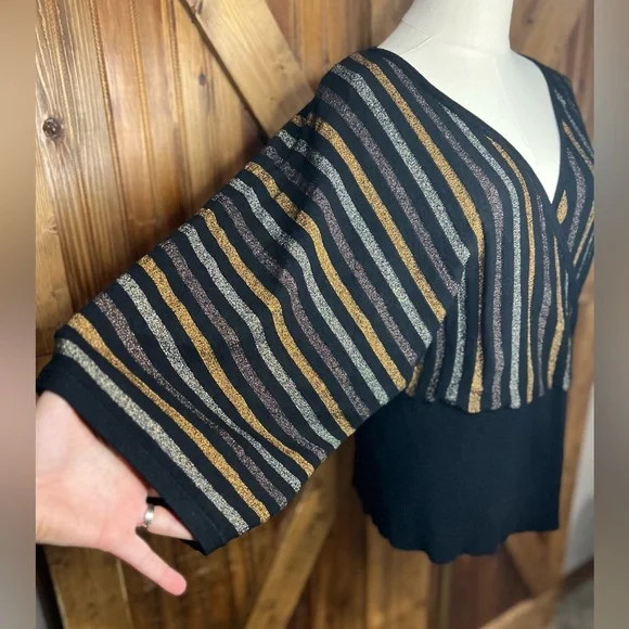 Lane Bryant Women’s Metallic Doleman Sleeve Sweater Size 14/16 - Picture 3 of 4